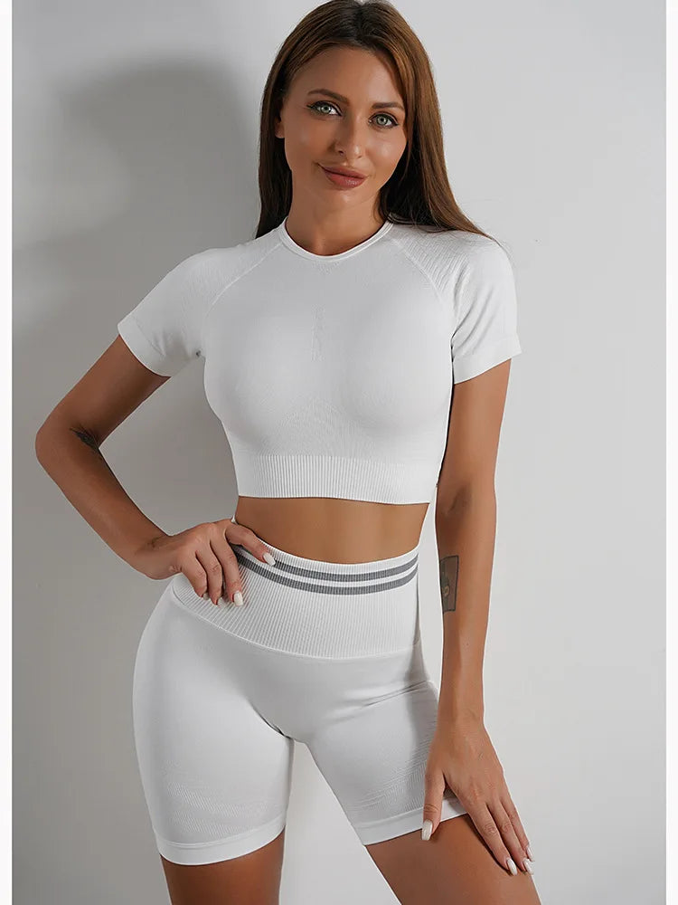 Seamless Yoga Sets Sports Fitness Peach Hip-lifting Shorts Beauty Back Short-Sleeved Suits Workout Gym Leggings Set for Women